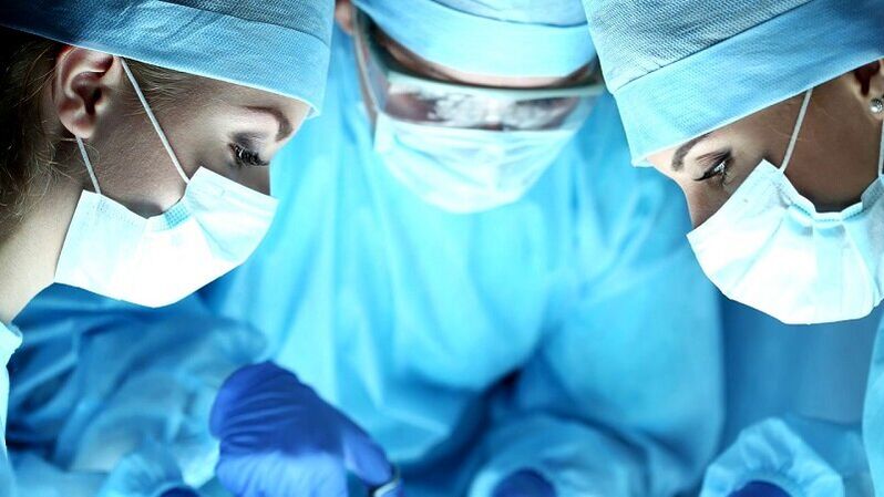 La prostatite chronique, compliquée d'un processus sclérotique, nécessite une intervention chirurgicale